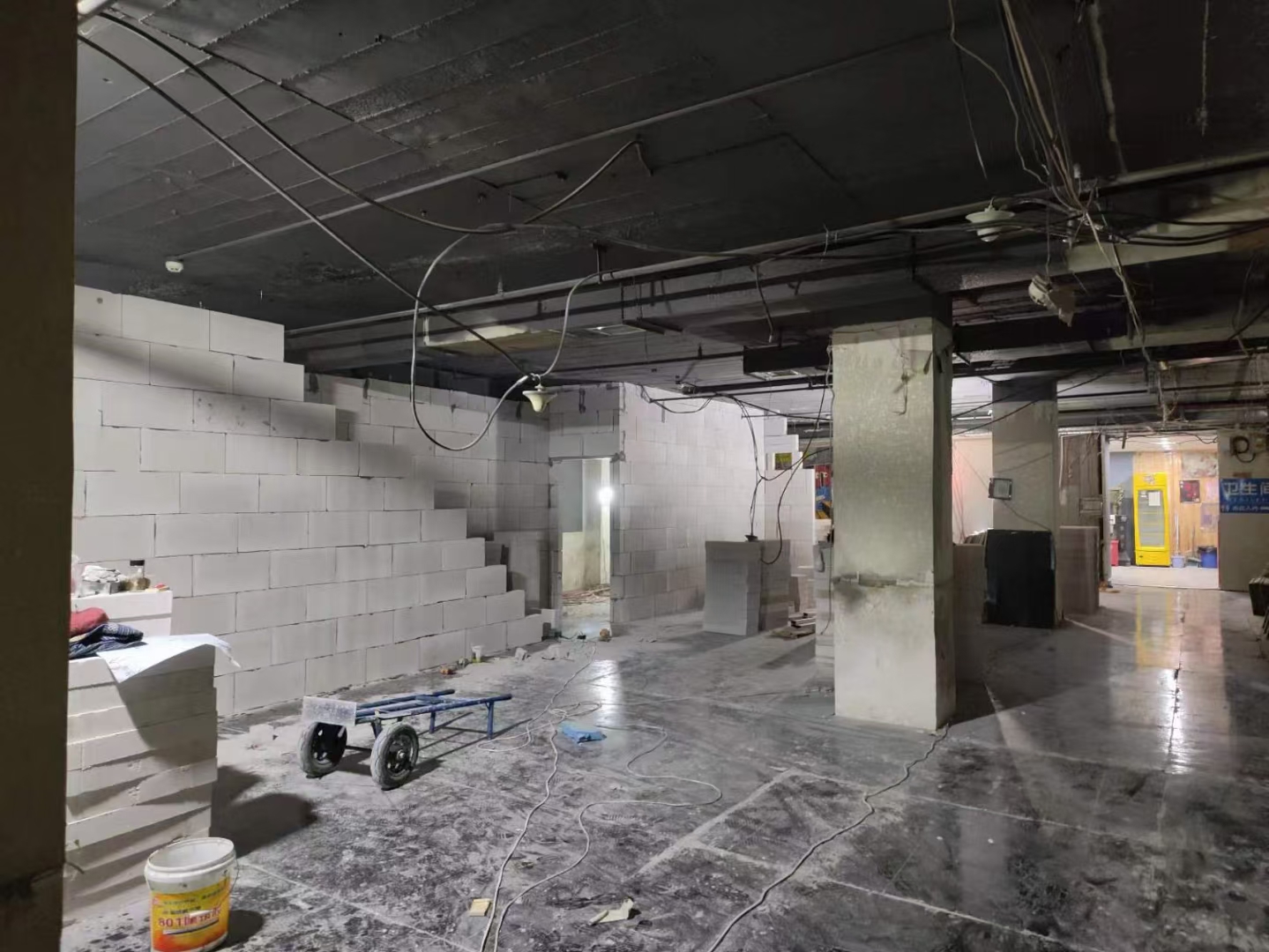 轻质砖隔墙施工场景 2